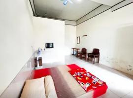 Cozy Villa & Resto，位于Ujunggenteng的酒店