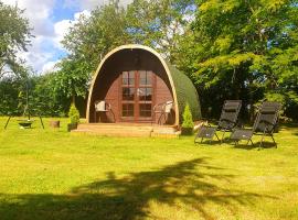 Hermit Lodge - Well Cottage Country Accommodation，位于Brockley Green的山林小屋