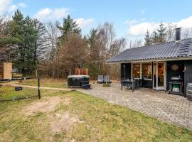 Lovely 6-Person Cottage With Outdoor Sauna - 1007，位于灵克宾的酒店