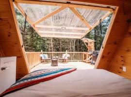 Black Creek Glamping near Brimstone，位于Huntsville的豪华帐篷