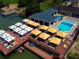 Pensiunea Elis，位于Coronini的酒店