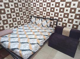 SIDHU GUEST HOUSE double bed attach bathroom room，位于阿姆利则的酒店