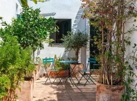 Lovely house in peaceful courtyard