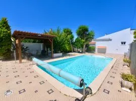 Laranjeira - House with private garden and pool