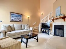 Sun Beach Club 861 Across from Beach Close to Pool Hot Tub Walk to shopping and dining