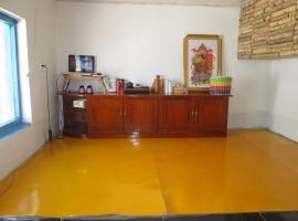 长白山山茶花家庭旅馆，位于安图县的酒店