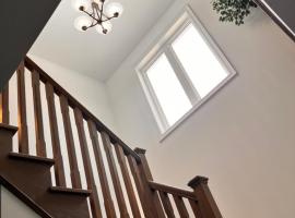 Beautifully furnished whole house, 4 bedroom , 4 washrooms with new furnitures，位于索罗尔德的酒店