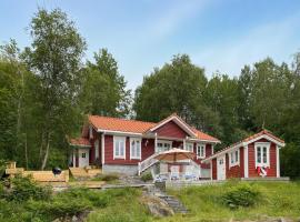 Amazing Home In Eiksund With Kitchen，位于Eiksund的酒店