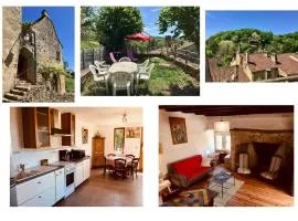 Gîtes dans village médiéval Périgord