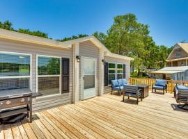Cedar Creek Reservoir Home with Private Boat Ramp!，位于Seven Points的酒店