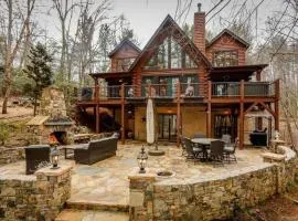 Cozy 5 bedroom cabin on Lake Adger with hot tub