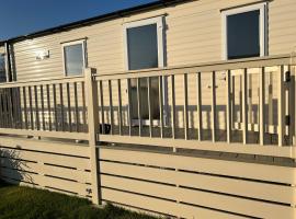 24 ashford Heights, Tarka Trail Holiday Park, England，位于巴恩斯特珀尔的酒店