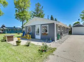 Houghton Lake Cottage with Patio Walk to Waterfront