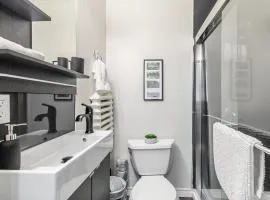 Modern Apartment with Kitchen on James St