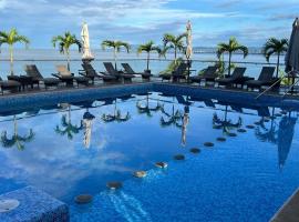 The Paramar Beachfront Boutique Hotel With Breakfast Included - Downtown Malecon，位于巴亚尔塔港的酒店