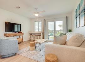 Beachy Gulf Shores Condo with Pool, Walk to Shore!，位于Gulf Highlands的酒店