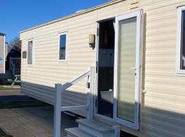 A fully equiped caravan Marton mere haven，位于布莱克浦的酒店