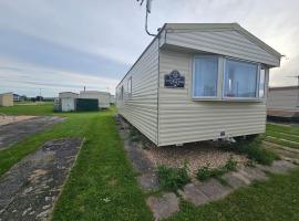 3 bedroom caravan close to beach and fantasy island，位于英戈尔德梅尔斯的酒店