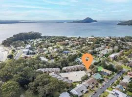 Bay Parklands 32 fantastic unit with air conditioning pool tennis court and spa