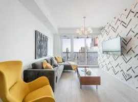 Designer 1BR Suite with CN Tower, Skyline view