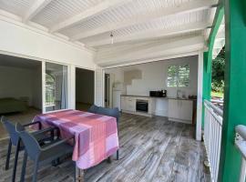 Appartement paisible avec jardin，位于拉芒坦的酒店