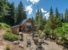Raven Haven Lodge by NW Comfy Cabins