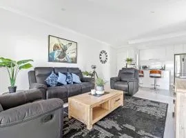 2 Conveniently Quiet Cloverdale 2brpark