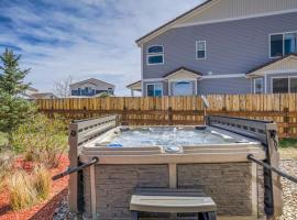 4BR Hot Tub Pool Table, Ping Pong, Foosball!，位于Peyton的酒店