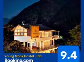 Young Monk Hostel & Cafe Jibhi，位于吉布的酒店