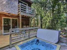 3065 Hideaway 8 Min Drive to Beach Hot Tub