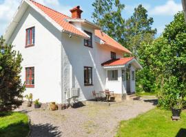 2 Bedroom Awesome Home In Kristinehamn，位于Edet的酒店