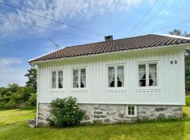 2 Bedroom Beautiful Home In Høvåg，位于Høvåg的酒店