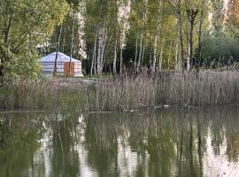 Yourte du pied de loup，位于Saint-Thibault的酒店