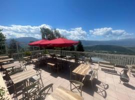 比利牛斯酒店，位于丰罗穆的酒店