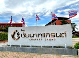 Chainatgrand Hotel，位于Ban Khung Mae Luk On的带停车场的酒店