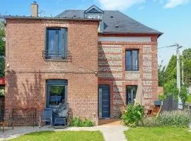Nice Home In Saint-Vaast-D'equiqueville