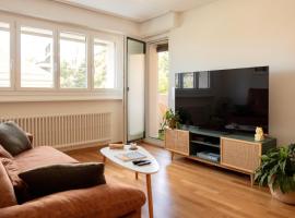 Chambre au bord du lac Léman，位于Pully的酒店