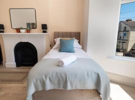 Mariners' Retreat, sleeps 6, 20mins to Liverpool, free parking & WiFi，位于新布赖顿的酒店