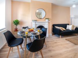 Contractors Stays - 4 Bedrooms - Sleeps 6 - Free Parking & WiFi - Wirral，位于新布赖顿的酒店