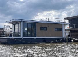 Houseboat Tjonger NS003，位于蒙尼肯丹的船屋