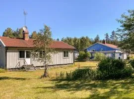 3 Bedroom Lovely Home In Alstermo