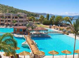 SEAFOS Luxury Resort & Spa - Limited Edition by Leonardo Hotels，位于坎迪亚的带按摩浴缸的酒店