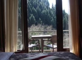 Grand Village boutique inn，位于梅加克瑞奥的酒店