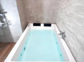 Estudio Jacuzzi con Encanto en Triana
