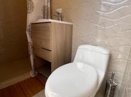 Glamping Termales Aguatibia，位于波帕扬的带按摩浴缸的酒店