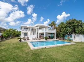 Casa Blanca - Exclusive Oceanfront Villa with Large Pool，位于里奥格兰德的酒店