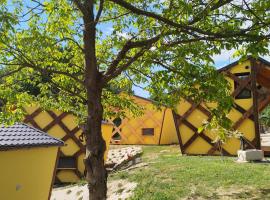 Glamping Apiturizem Kr'Bee，位于Mala Nedelja的酒店