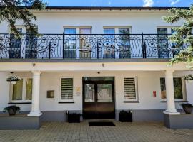 Hotel Zacisze，位于Opole Lubelskie的酒店
