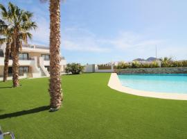 Three Bedroom Seaside Penthouse In Mar De Cristal，位于马尔德·克里斯塔尔的酒店