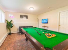 Roomy Boston 5BD-3BA-Pool Table-Free Parking，位于里维尔的酒店